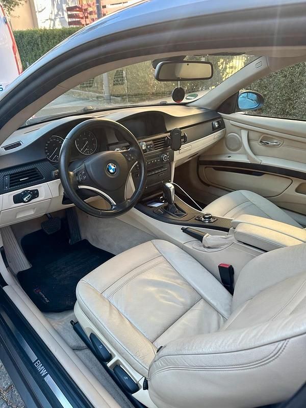 Gebraucht BMW 320 170 PS (125 kW) 2009 Grau Coupé