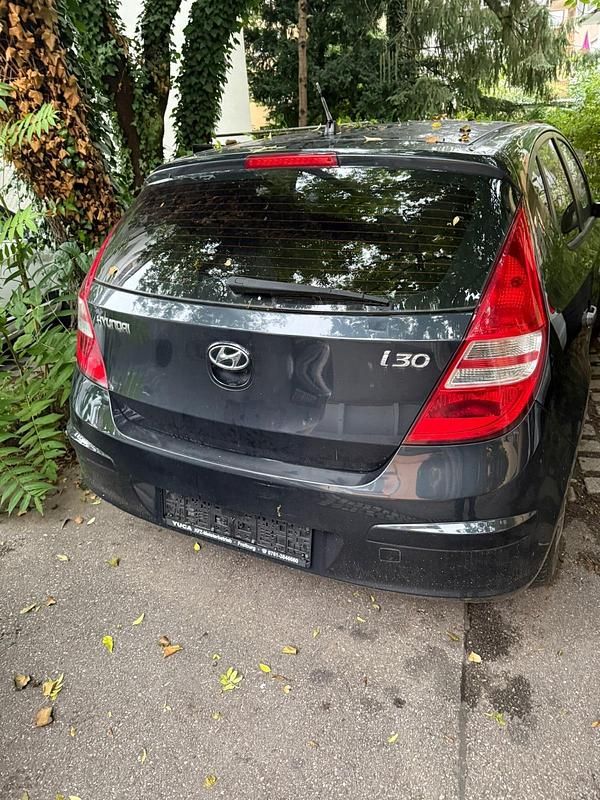 Schwarz Gebraucht 2010 Hyundai i30 Kleinwagen | 1.999 € (Fairer Preis) - Bild 1/4