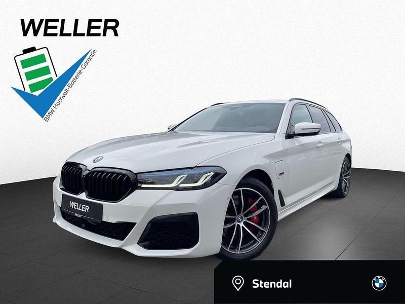 Alpinweiss (weiß) Gebraucht 2022 BMW 530e Shadowline Kombi | 34.950 € (Etwas zu teuer) - Bild 1/4