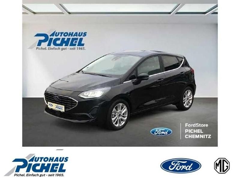 Schwarz(metallic) Gebraucht 2023 Ford Fiesta Titanium Kleinwagen | 19.799 € (Fairer Preis) - Bild 1/4