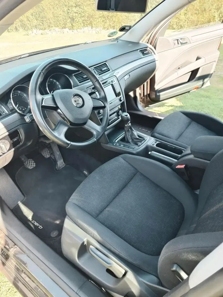Gebraucht Skoda Superb 125 PS (91 kW) 2014 Braun Kombi