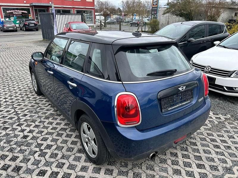 Gebraucht Mini Cooper 136 PS (100 kW) 2016 Deep blue metallic Kleinwagen