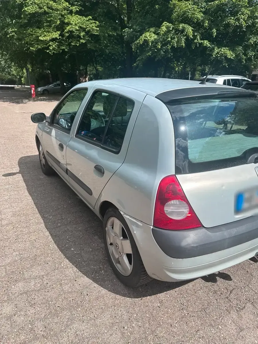 Gebraucht Renault Clio 75 PS (55 kW) 2005 Grau Kleinwagen