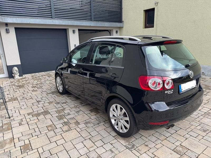 Schwarz Gebraucht 2011 VW Golf Plus Highline Van / Kleinbus | 8.200 € (Etwas zu teuer) - Bild 1/4