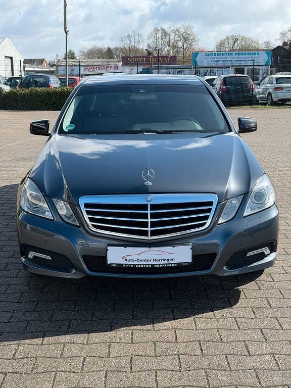 Gebraucht Mercedes E200 Avantgarde 184 PS (135 kW) 2009 Grau Limousine