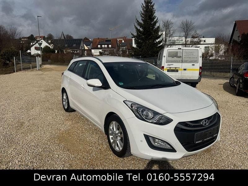 Weiß Gebraucht 2014 Hyundai i30 Trend Kombi | 5.799 € (Guter Preis) - Bild 1/4