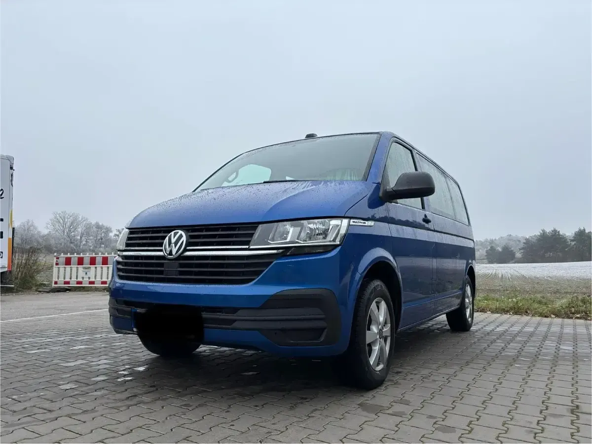 Second-hand VW Multivan 150 CP (110 kW) 2021 Albastru Monovolum