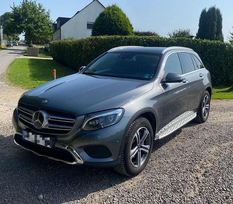 Grau Gebraucht 2018 Mercedes GLC250 Avantgarde SUV | 28.500 € (Fairer Preis) - Bild 1/4