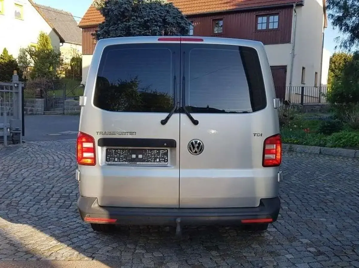 Gebraucht VW Transporter 150 PS (110 kW) 2017 Reflexsilber metallic Van