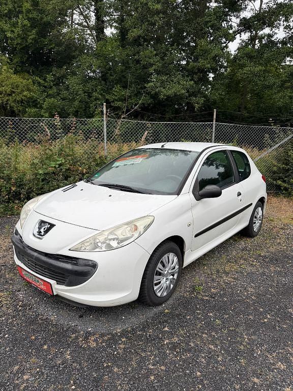 Weiß Gebraucht 2011 Peugeot 206+ Kleinwagen | 2.999 € (Fairer Preis) - Bild 1/4