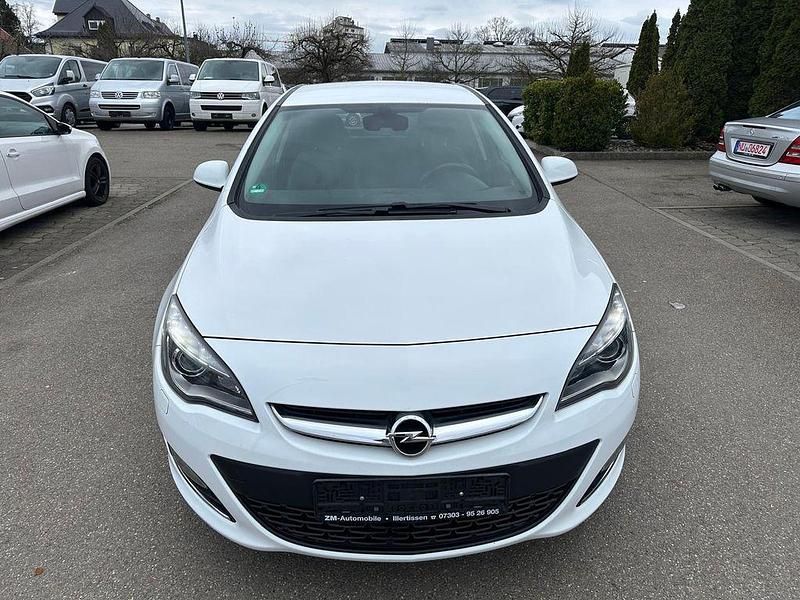 Gebraucht Opel Astra 131 PS (96 kW) 2013 Weiß Limousine