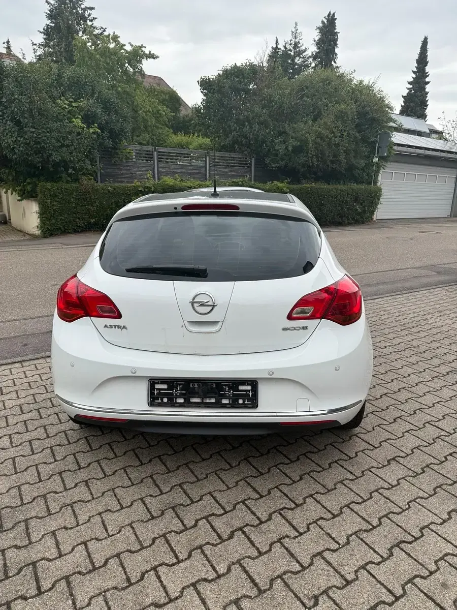 Gebraucht Opel Astra 87 PS (63 kW) 2013 Weiß Kleinwagen