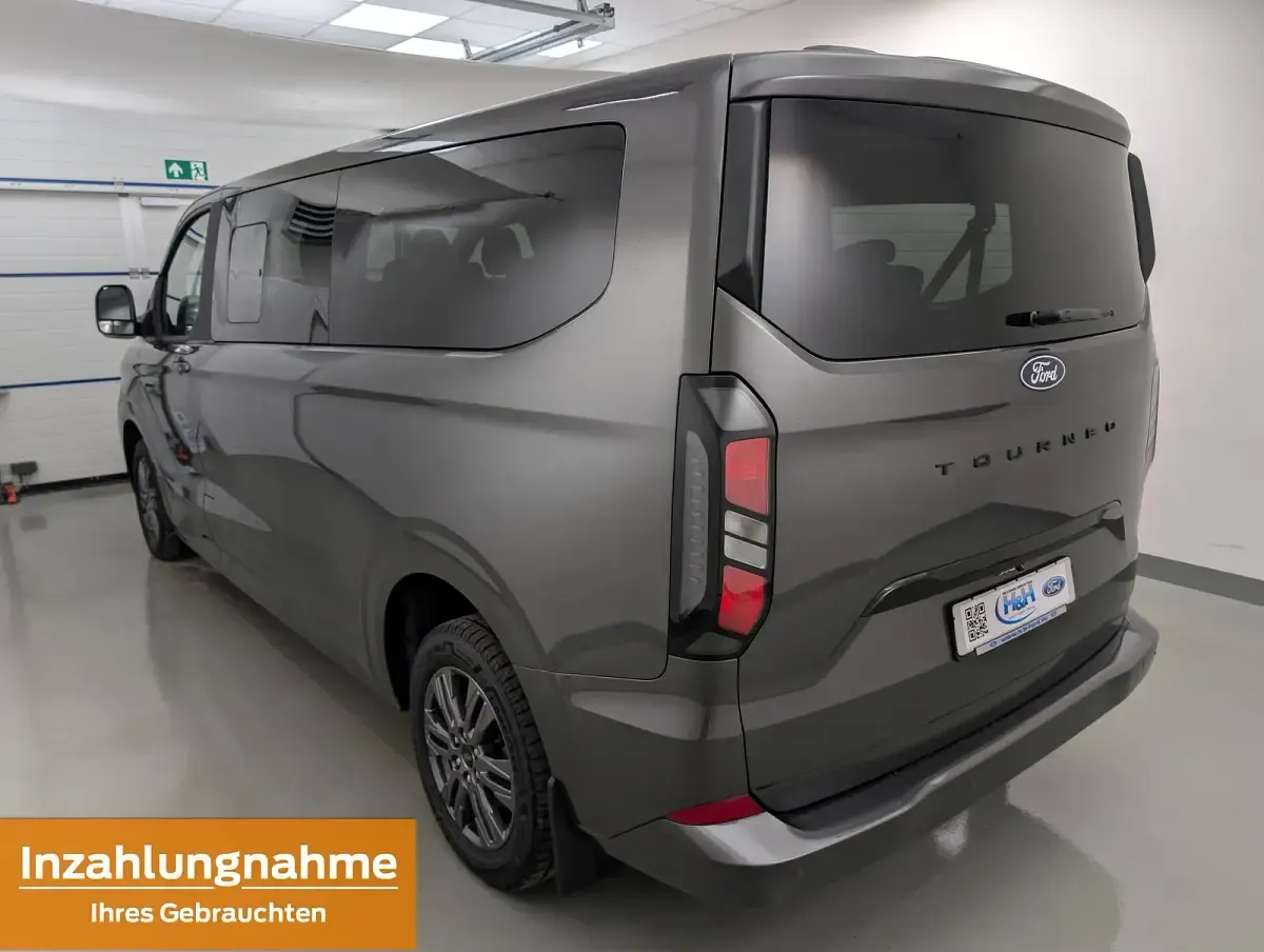 Gebraucht Ford Tourneo Custom Titanium 136 PS (100 kW) 2025 Grau Van