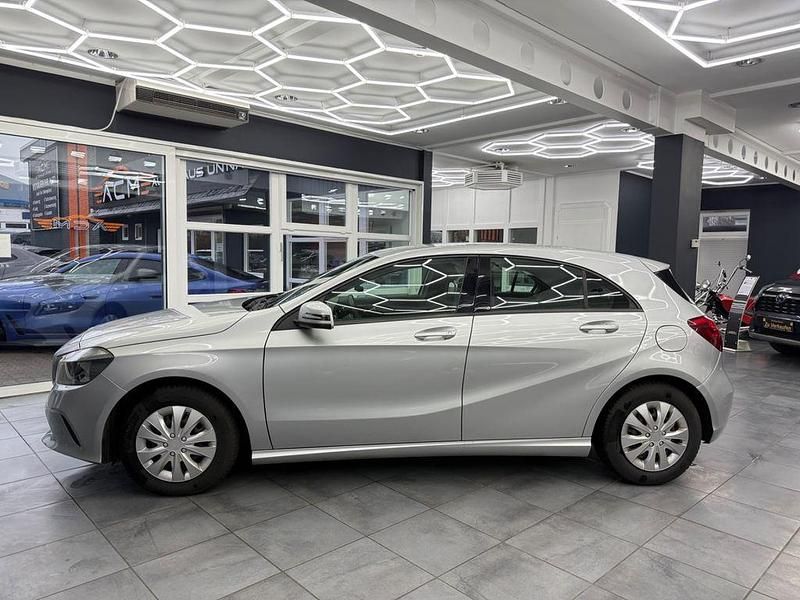 Gebraucht Mercedes A180 109 PS (80 kW) 2015 Silber Limousine