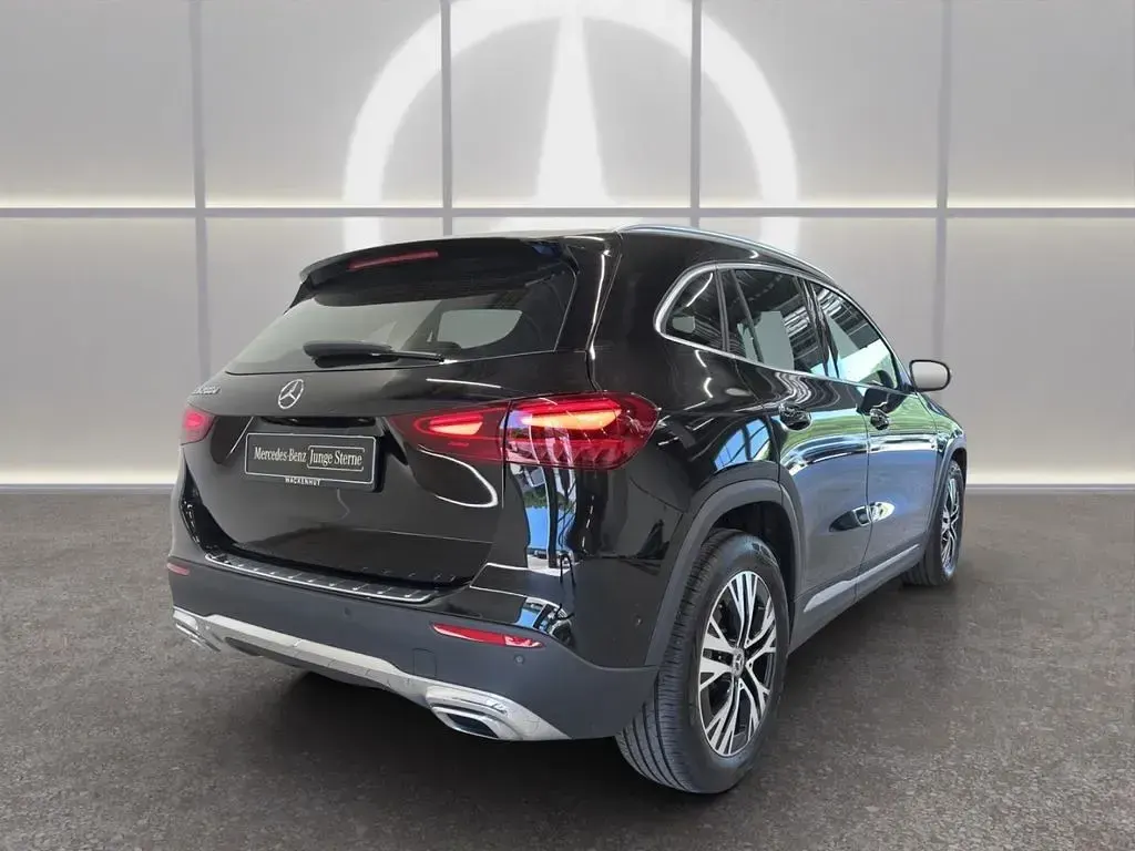 Gebraucht Mercedes GLA200 Advanced 150 PS (110 kW) 2025 Schwarz SUV