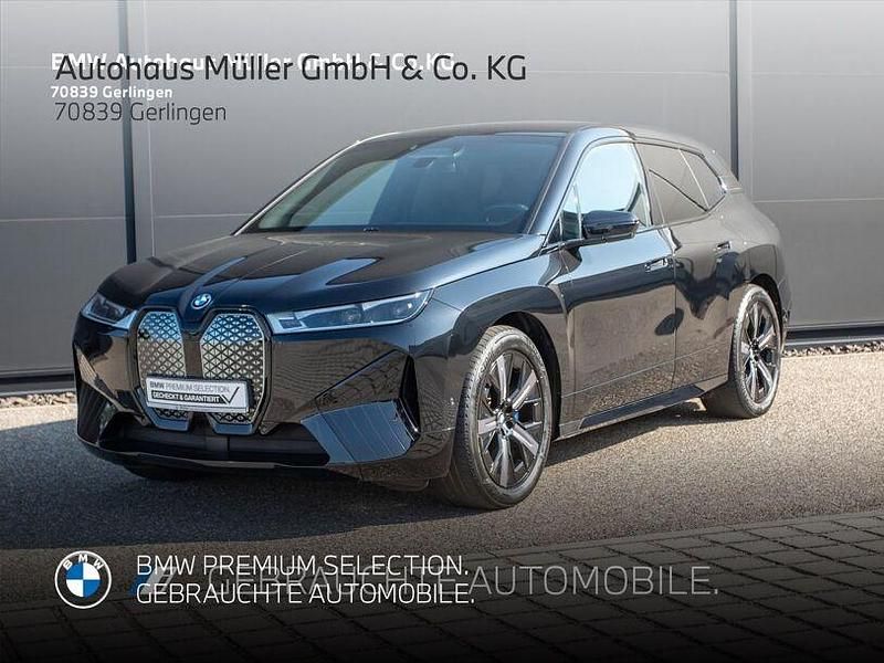 Saphirschwarz (metallic) Gebraucht 2022 BMW iX Sport Line SUV | 46.830 € (Fairer Preis) - Bild 1/4