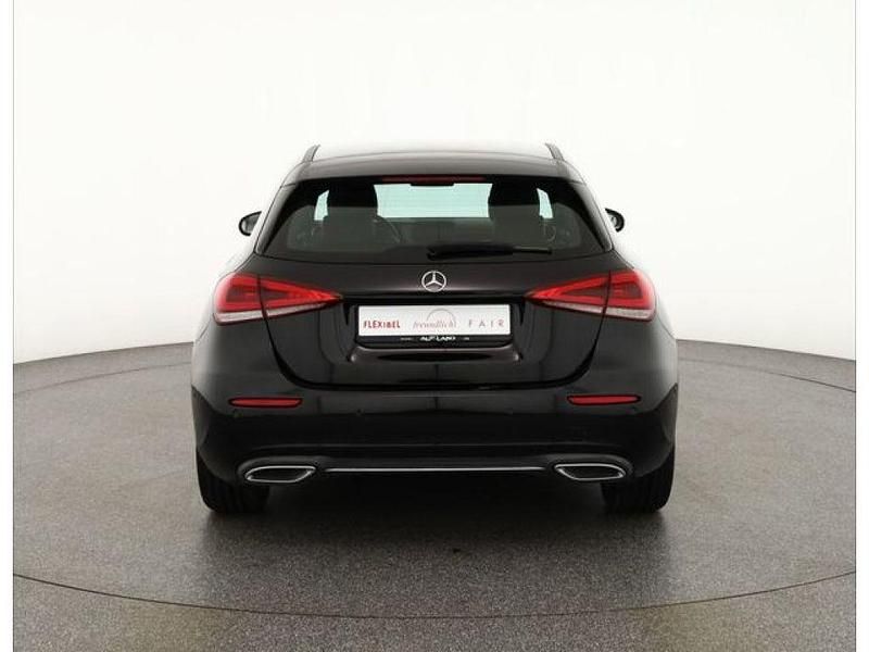 Gebraucht Mercedes A180 Progressive 136 PS (100 kW) 2019 Kosmosschwarz (metallic) Limousine