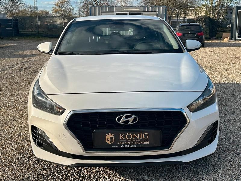 Gebraucht Hyundai i30 140 PS (102 kW) 2018 Weiß Limousine