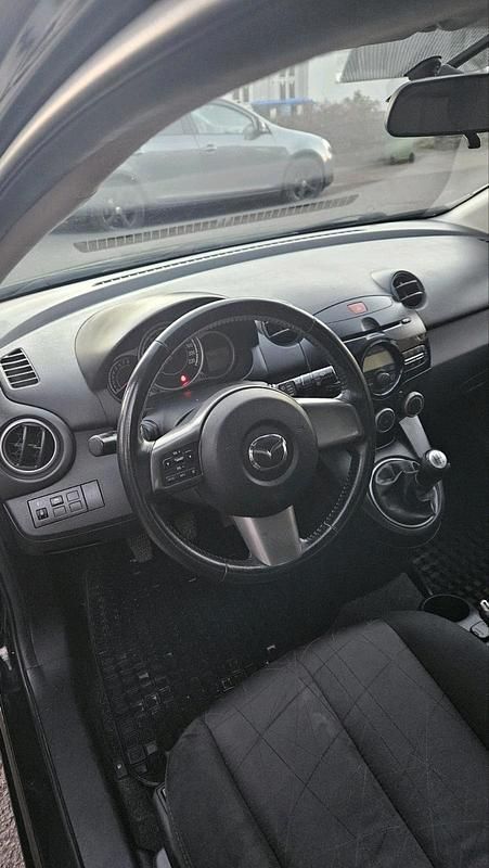 Gebraucht Mazda 2 84 PS (61 kW) 2013 Schwarz Kleinwagen