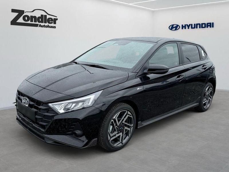 Schwarz Neu 2025 Hyundai i20 N Line Limousine | 25.290 € (Etwas zu teuer) - Bild 1/4