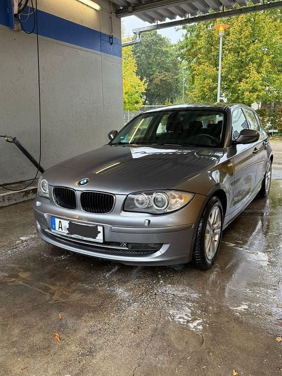 Grau Gebraucht 2012 BMW 118 Kleinwagen | 6.200 € (Guter Preis) - Bild 1/4