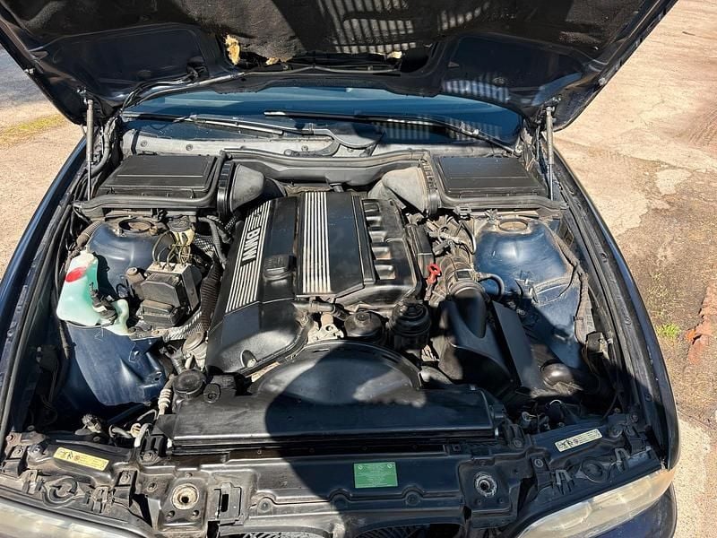 Second-hand BMW 520 170 CP (125 kW) 2000 Albastru Break