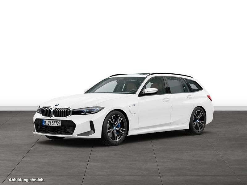 Weiß Gebraucht 2024 BMW 330e Kombi | 48.803 € (Teuer) - Bild 1/4