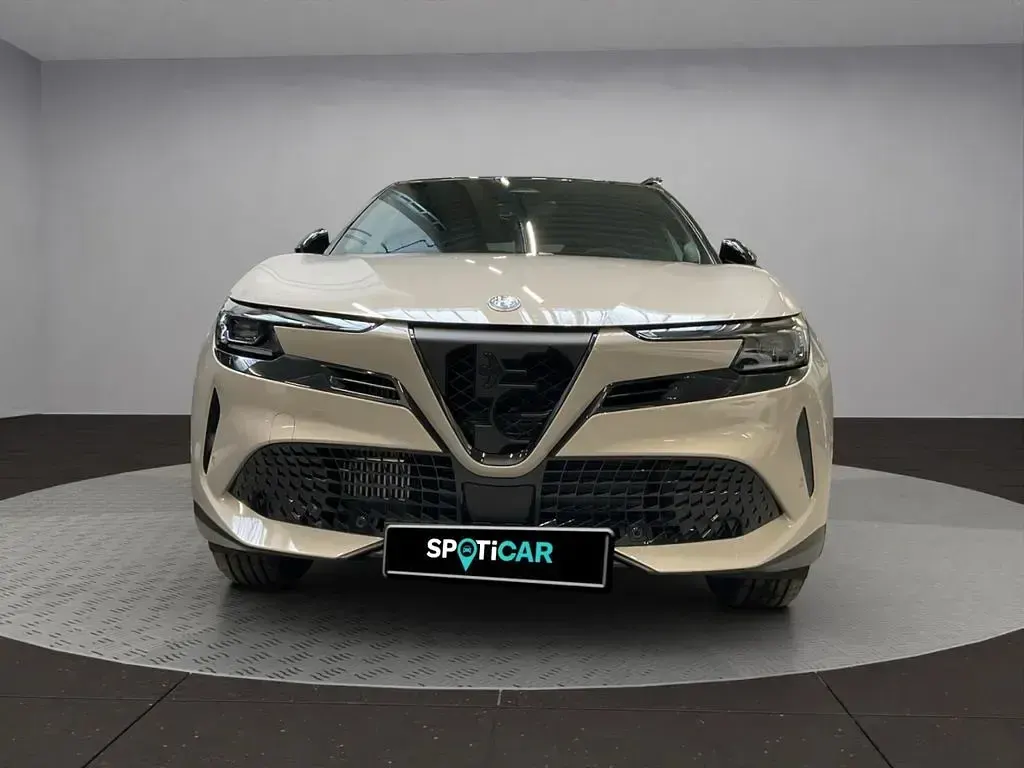 Neu Alfa Romeo Junior Tech Edition 145 PS (106 kW) 2026 Beige SUV