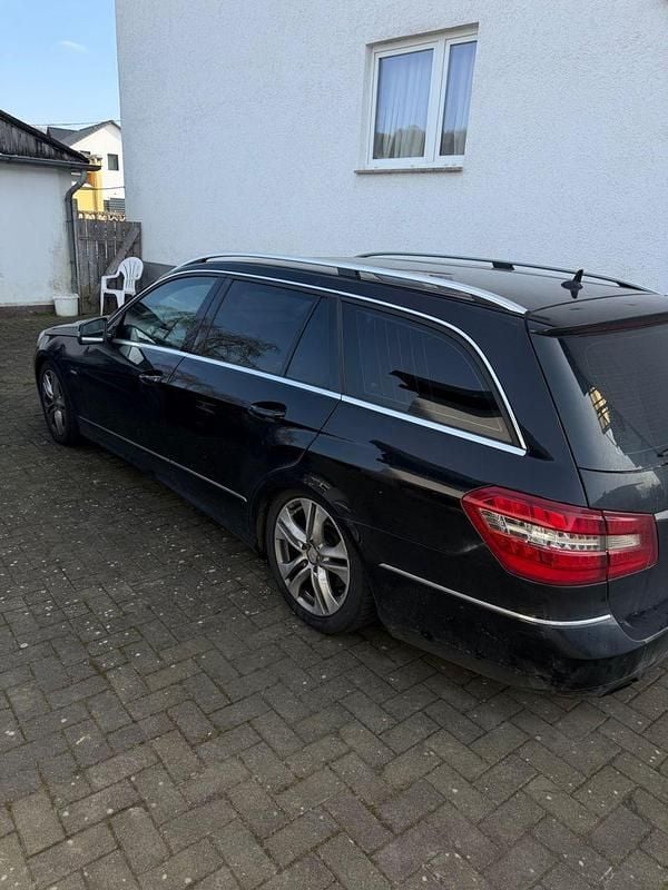 Gebraucht Mercedes E300 Avantgarde 231 PS (169 kW) 2010 Schwarz Kombi