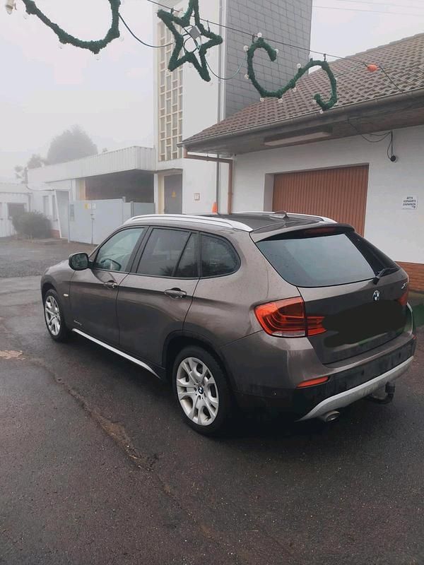 Gebraucht BMW X1 185 PS (136 kW) 2010 Braun SUV