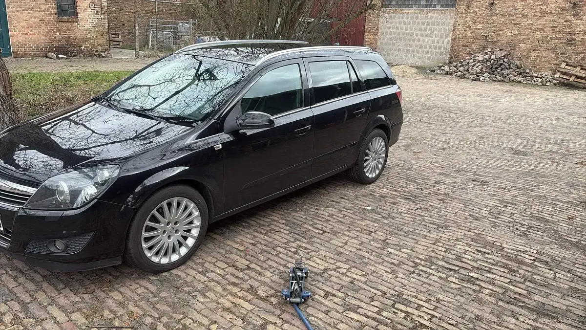 Gebraucht Opel Astra 150 PS (110 kW) 2008 Schwarz Kombi