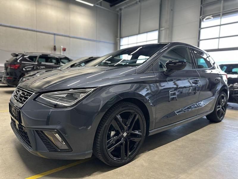 Grau Gebraucht 2025 Seat Ibiza FR Limousine | 21.900 € (Fairer Preis) - Bild 1/4