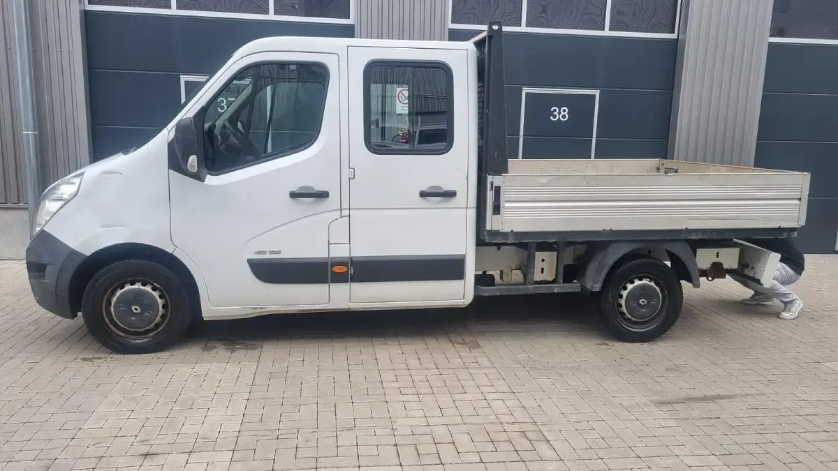 Używany Renault Master 125 KM (91 kW) 2013 Biały Sedan/Limuzyna