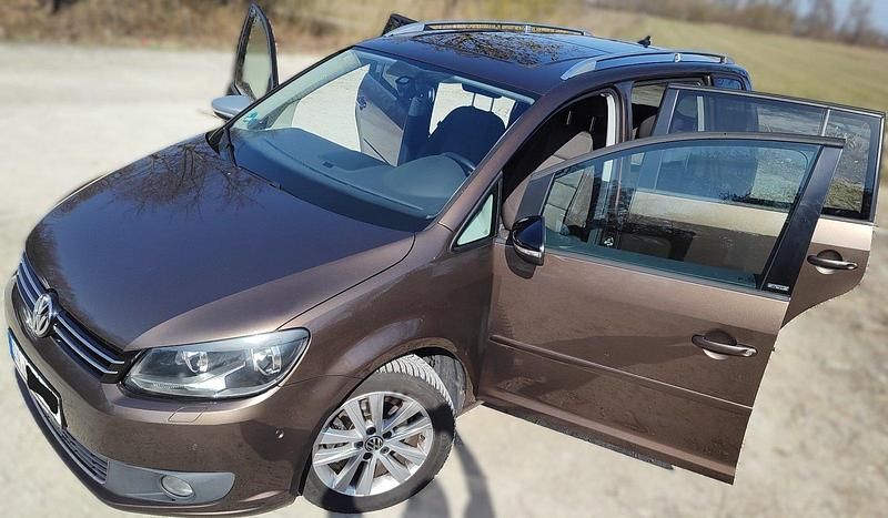 Gebraucht VW Touran Style 140 PS (102 kW) 2011 Braun Van / Kleinbus