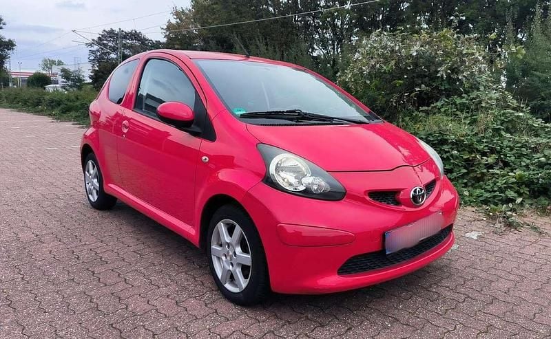 Rot Gebraucht 2011 Toyota Aygo Kleinwagen | 2.350 € (Guter Preis) - Bild 1/4