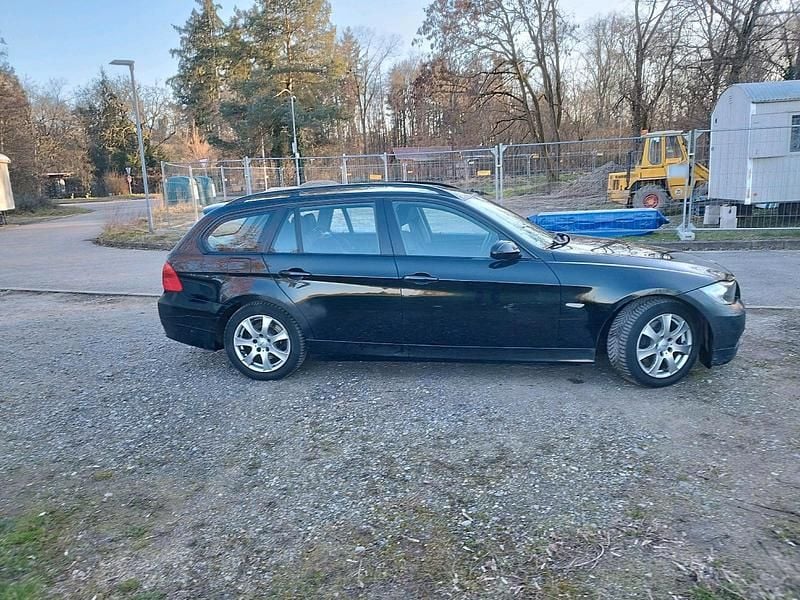 Gebraucht BMW 318 143 PS (105 kW) 2008 Schwarz Kombi