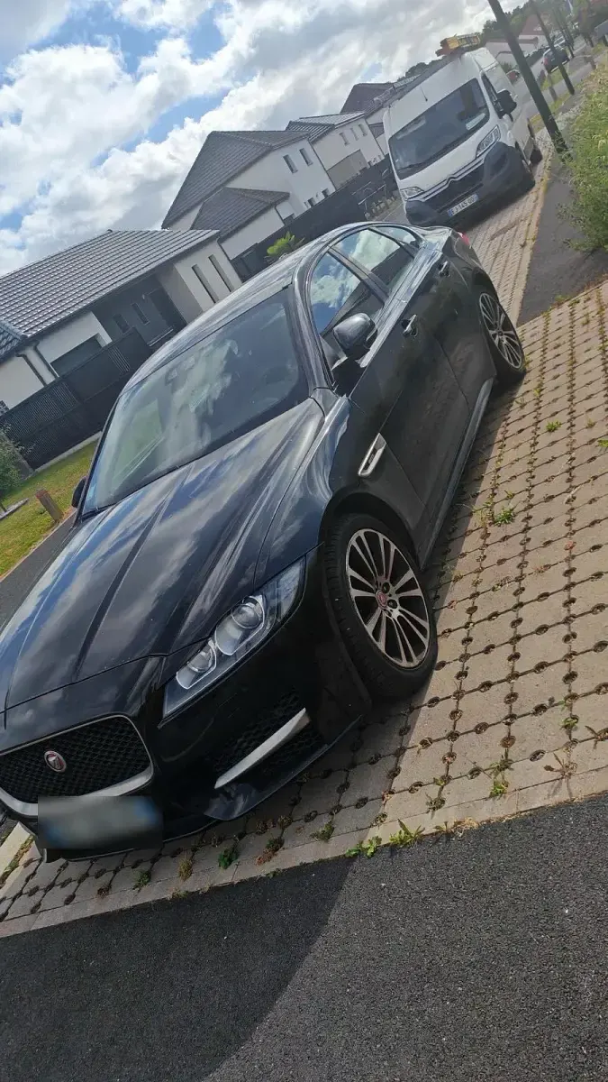Gebraucht Jaguar XF 180 PS (132 kW) 2017 Schwarz Limousine