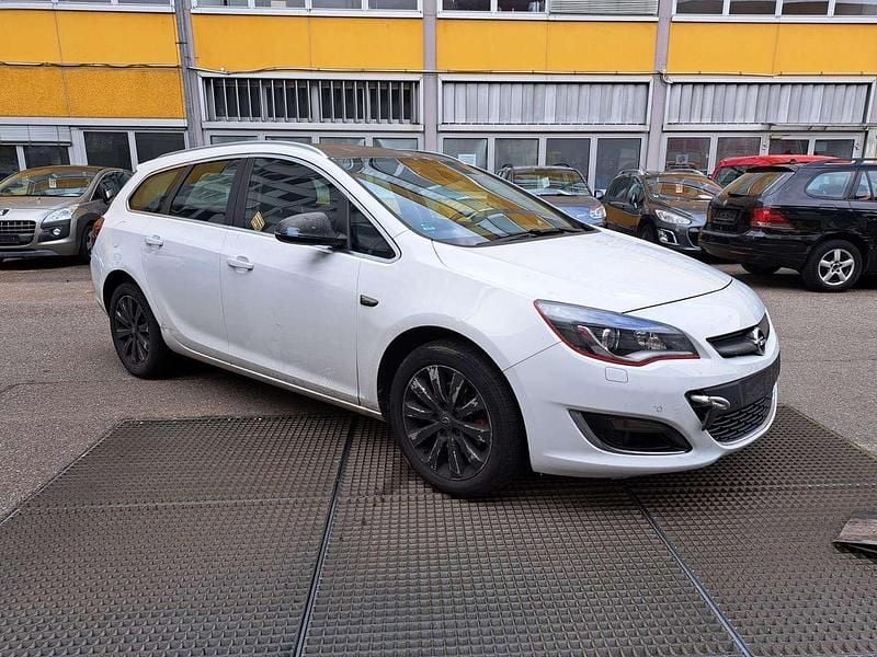 Gebraucht Opel Astra Exklusiv 165 PS (121 kW) 2015 Schneeweiss/olympic Kombi