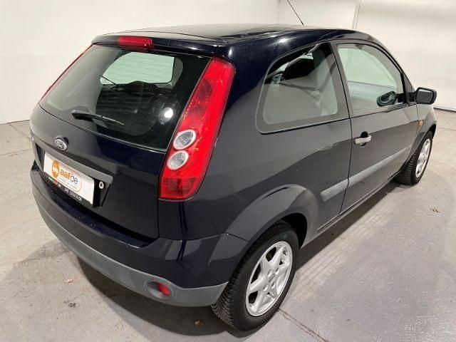 Gebraucht Ford Fiesta Ambiente 60 PS (44 kW) 2006 Blau Kleinwagen