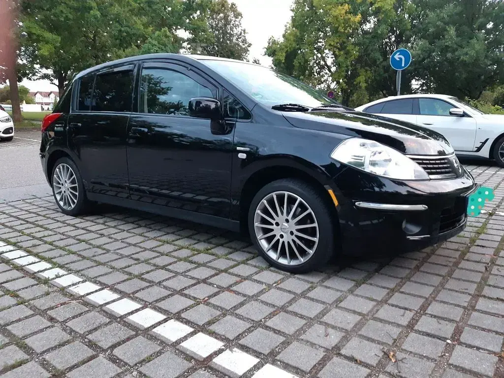 Gebraucht Nissan Tiida Tekna 110 PS (80 kW) 2009 Schwarz Limousine