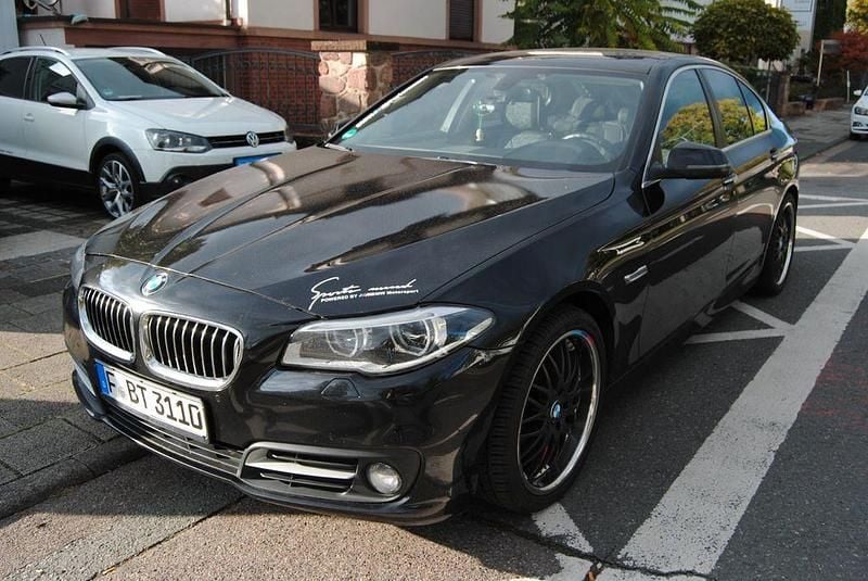 Schwarz Gebraucht 2015 BMW 520 Performance Limousine | 10.980 € (Guter Preis) - Bild 1/4