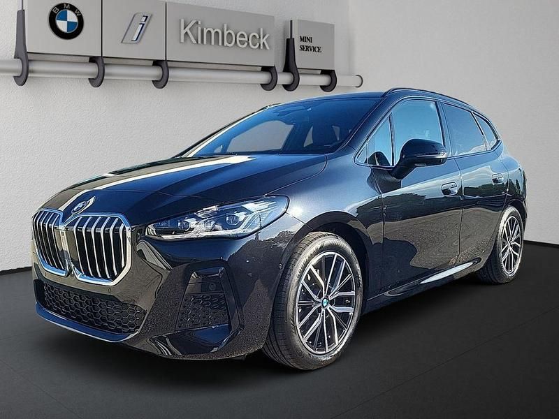 Saphirschwarz metallic Neu 2025 BMW 220 Active Tourer M Sport Van / Kleinbus | 42.780 € (Fairer Preis) - Bild 1/4