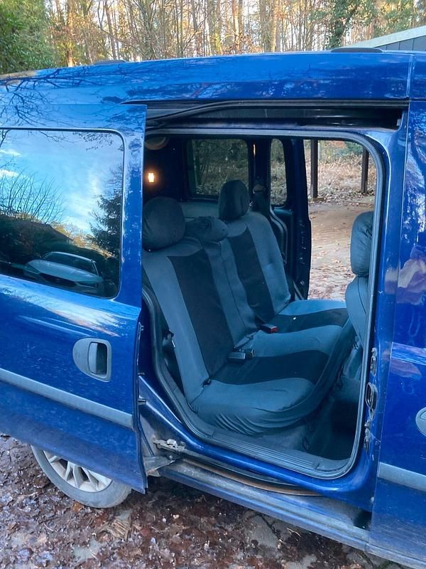 Gebraucht Opel Combo 75 PS (55 kW) 2011 Blau Van / Kleinbus