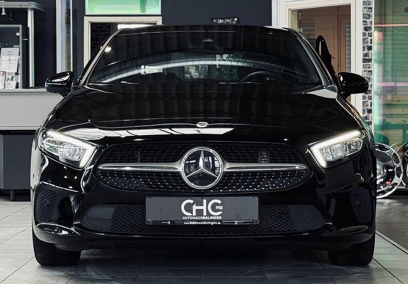 Gebraucht Mercedes A200 163 PS (119 kW) 2019 Nachtschwarz  unilack Limousine