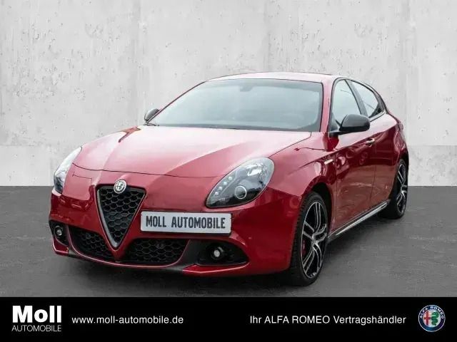 Rot Gebraucht 2021 Alfa Romeo Giulietta Sprint Kleinwagen | 15.480 € (Fairer Preis) - Bild 1/4