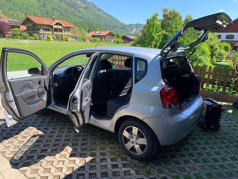 Silber Gebraucht 2005 Chevrolet Kalos Limousine | 2.200 € (Etwas zu teuer) - Bild 1/4