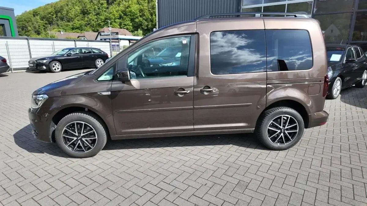 Gebraucht VW Caddy 131 PS (96 kW) 2020 Chestnut brown (braun) Van / Kleinbus