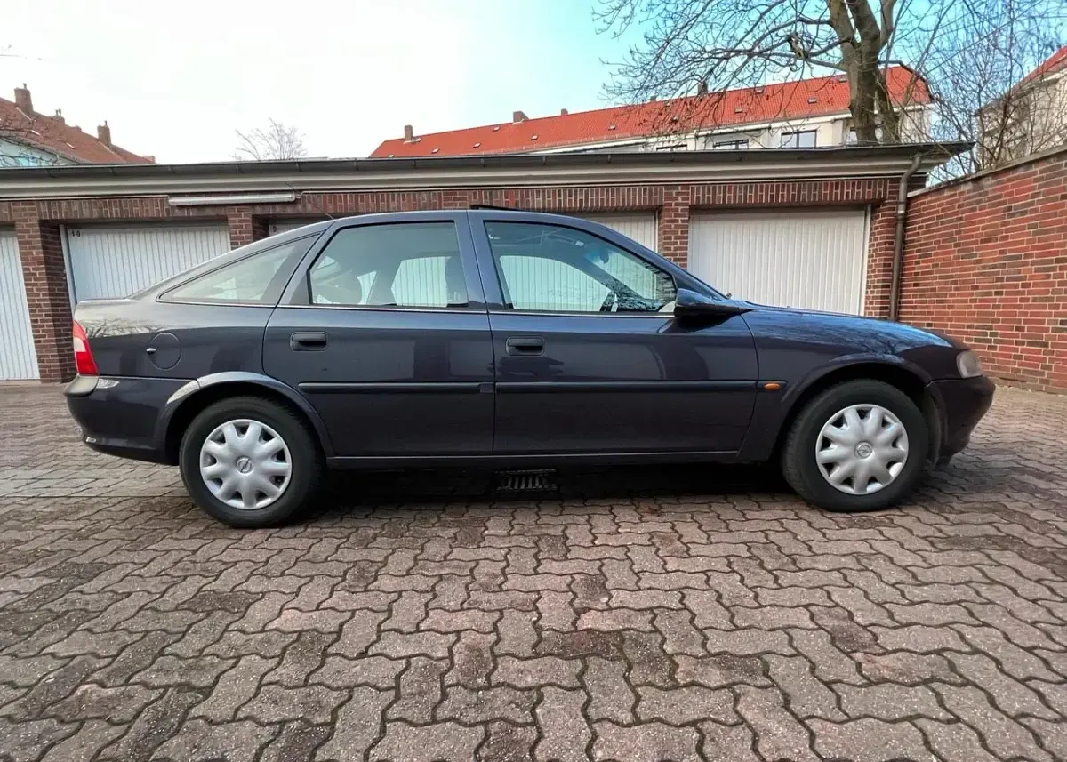 Gebraucht Opel Vectra 116 PS (85 kW) 1997 Violet Limousine