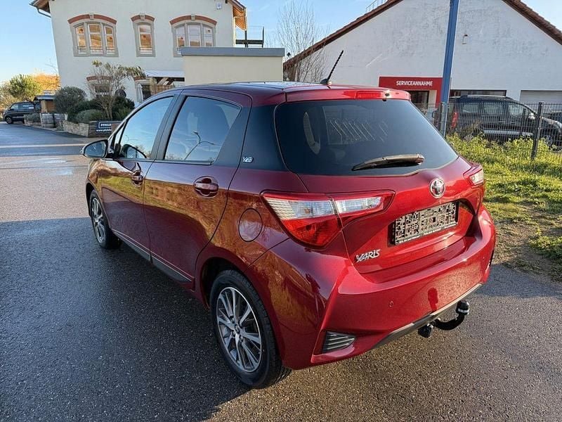 Gebraucht Toyota Yaris Team 111 PS (81 kW) 2020 Rot Limousine