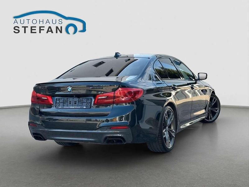 Gebraucht BMW 550 530 PS (389 kW) 2020 Saphirschwarz Limousine
